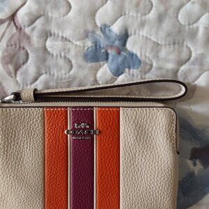 ***LOW START *** NWT Coach Corner Zip Wristlet